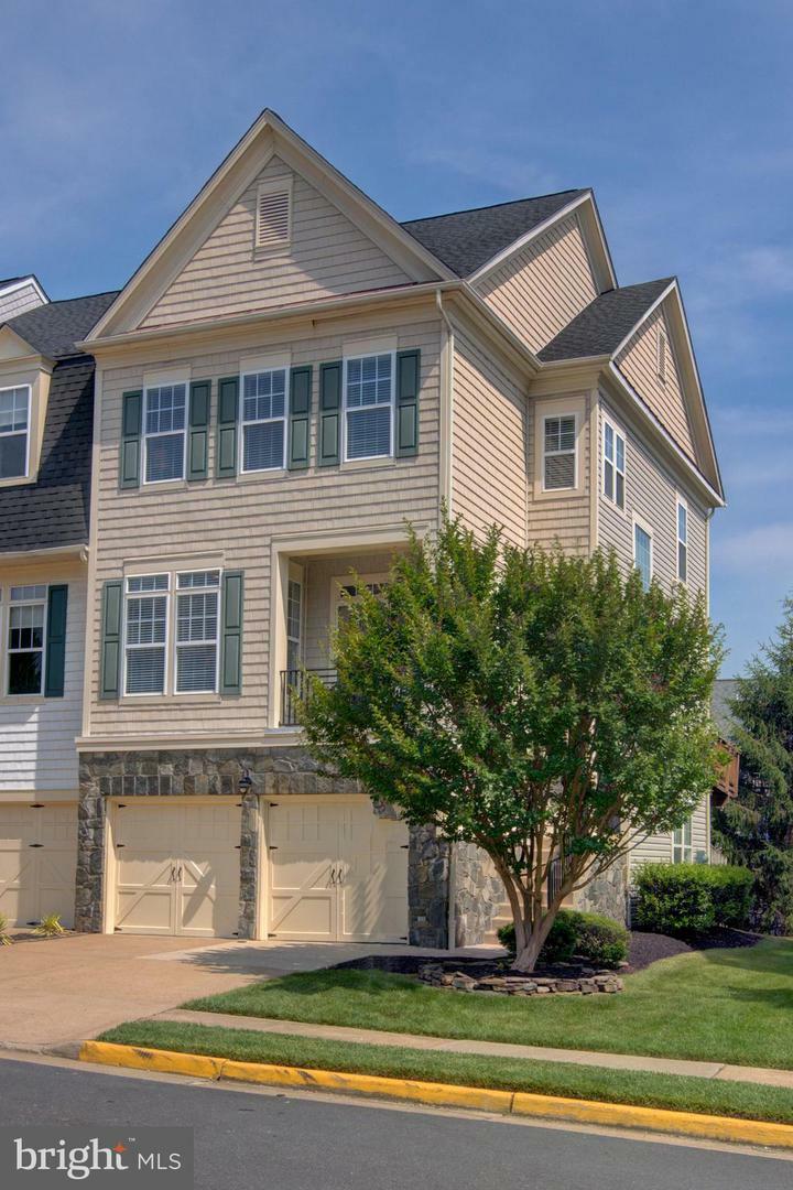 Property Photo: 18256 Ash Mill Terrace VA 20176