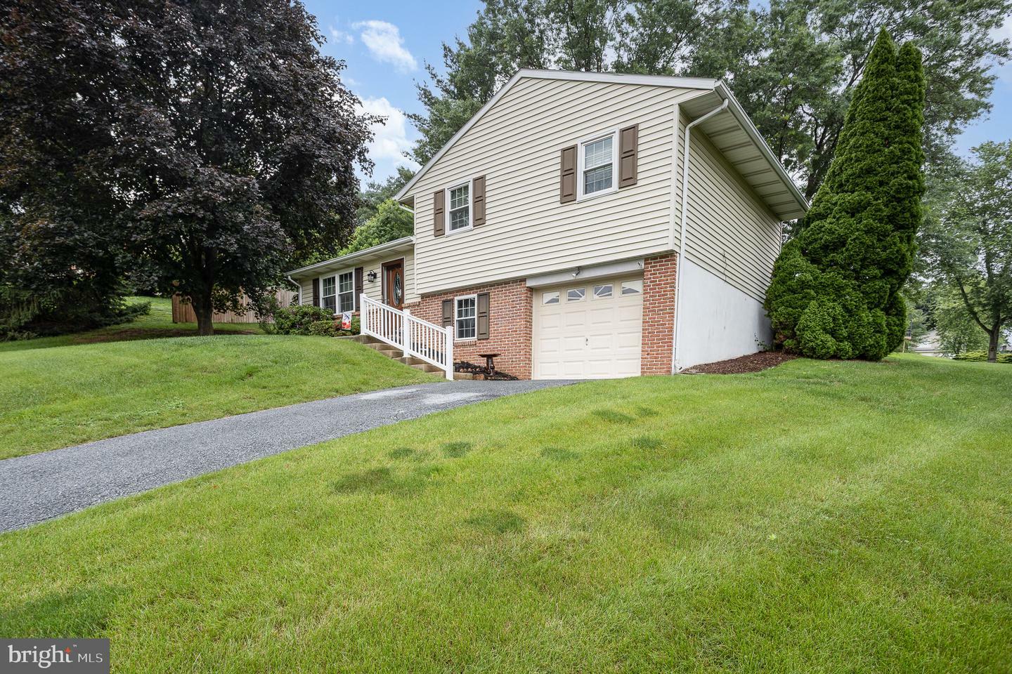 Property Photo: 3 Julie Terrace PA 17543