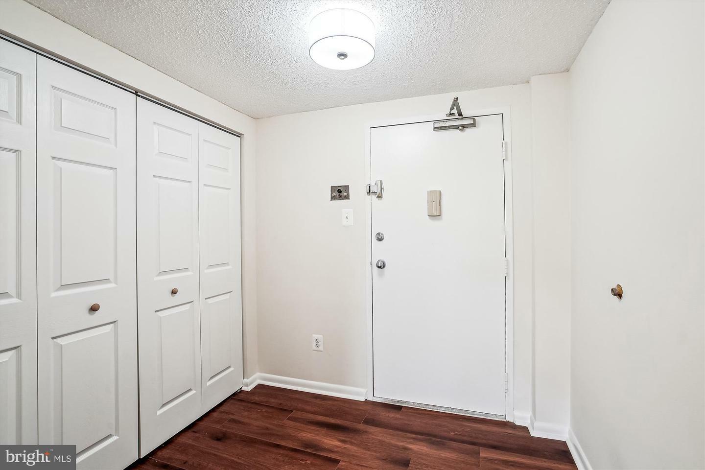 Property Photo: 6301 Stevenson Avenue 1010 VA 22304
