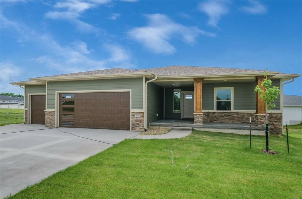 Property Photo: 1529 3rd St SW IA 52314