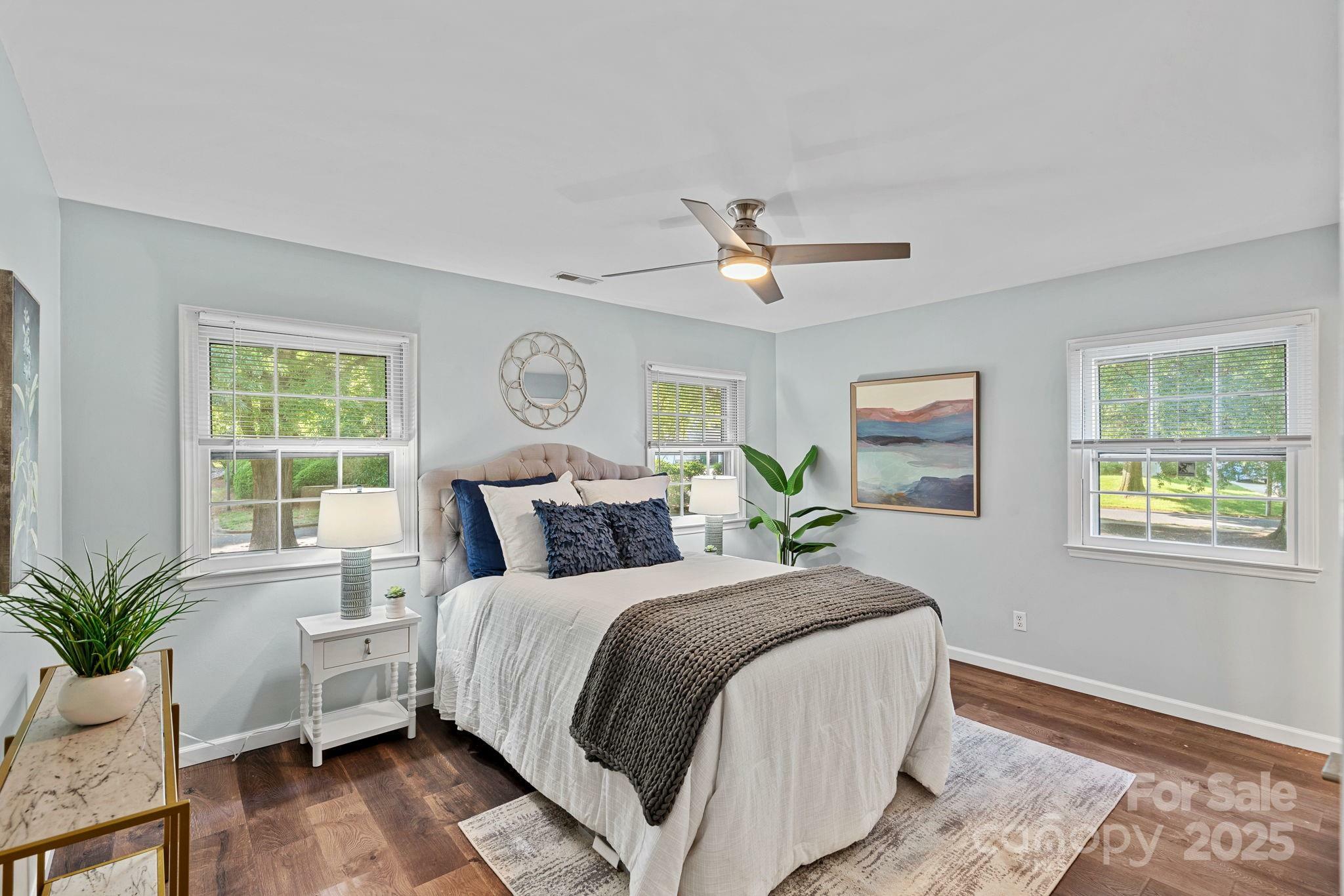 Property Photo: 3308 Selwyn Farms Lane 5 NC 28209