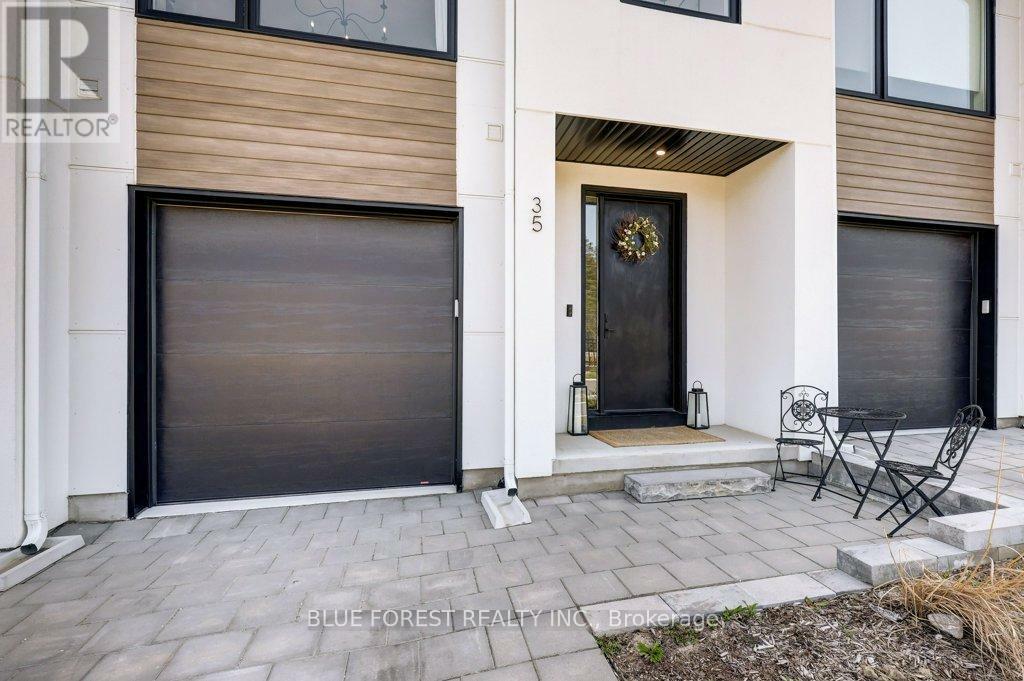 Property Photo: 1965 Upperpoint Gate 35 ON N6K 0K2