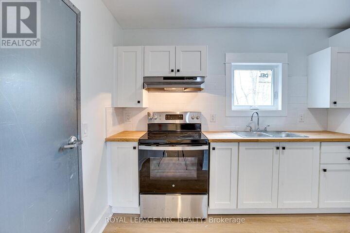 Property Photo: 316 Elmwood Avenue #2 ON L0S 1B0
