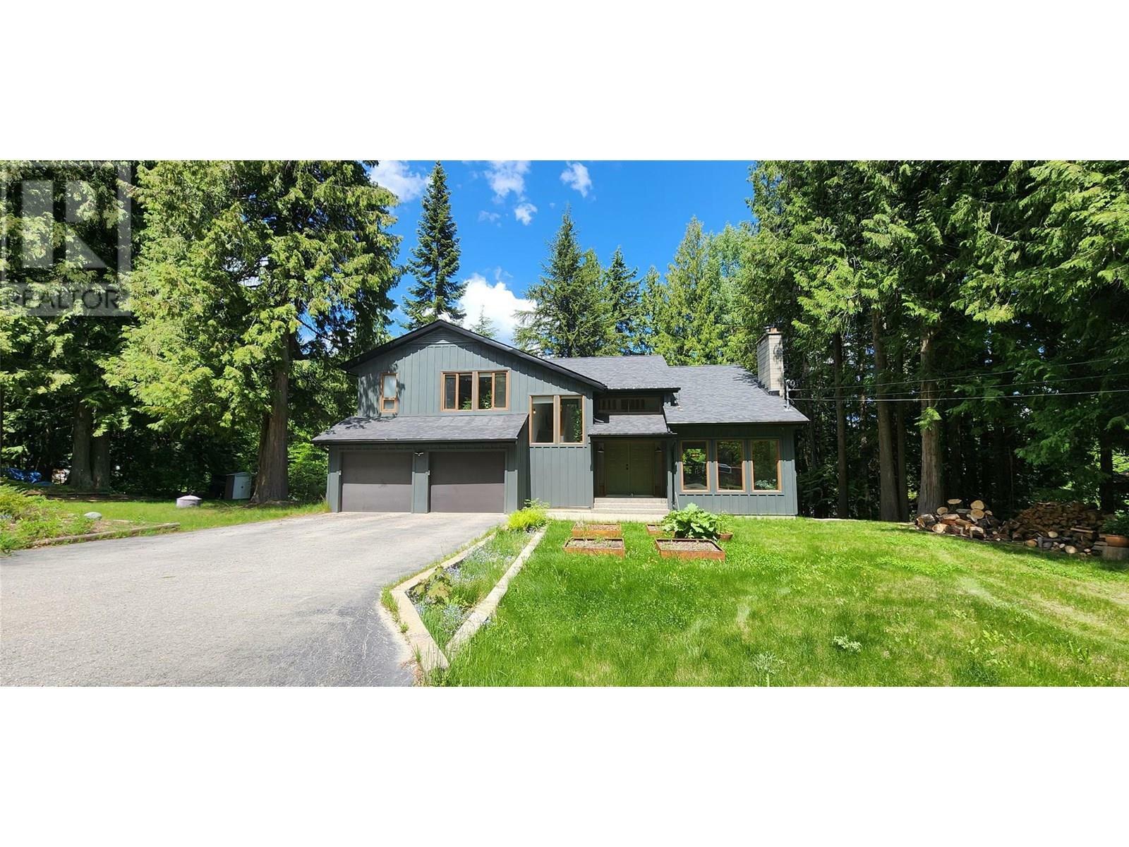 Property Photo: 1740 Black Diamond Drive BC V0G 1Y0