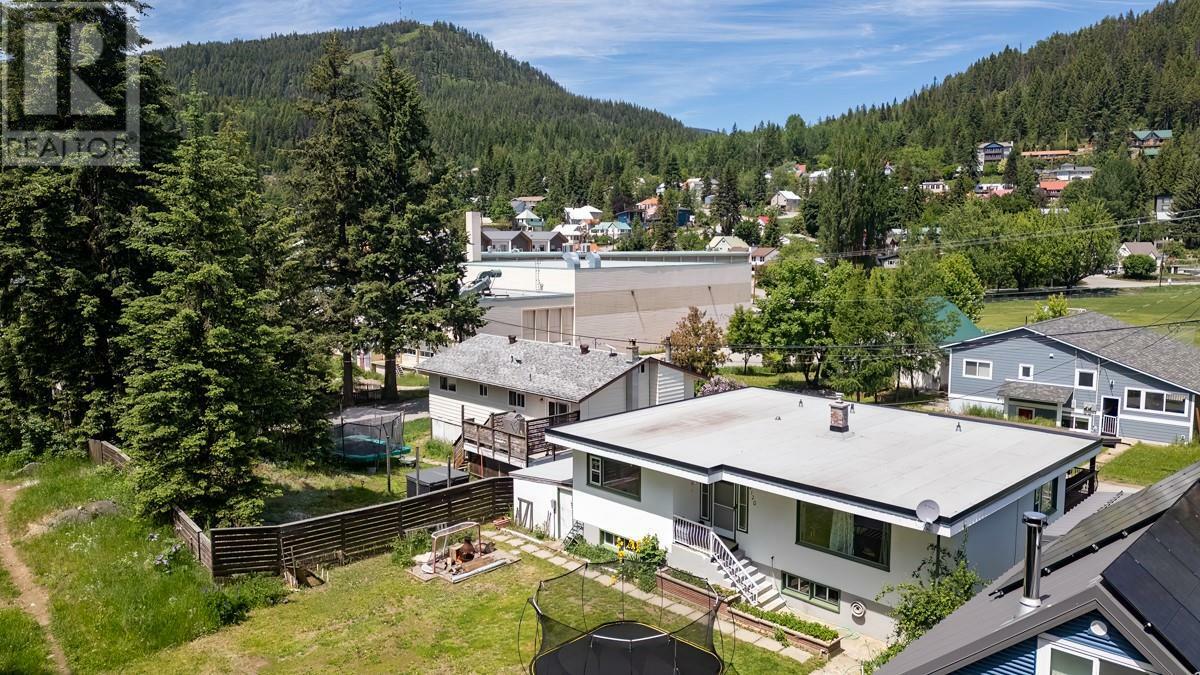 Property Photo: 2120 Third Avenue BC V0G 1Y0