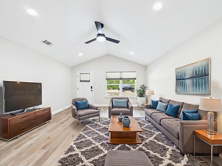 Property Photo: 5117 Colt Drive FL 32539