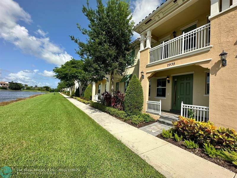 Property Photo: 2935 Tortola Way 2935 FL 33024