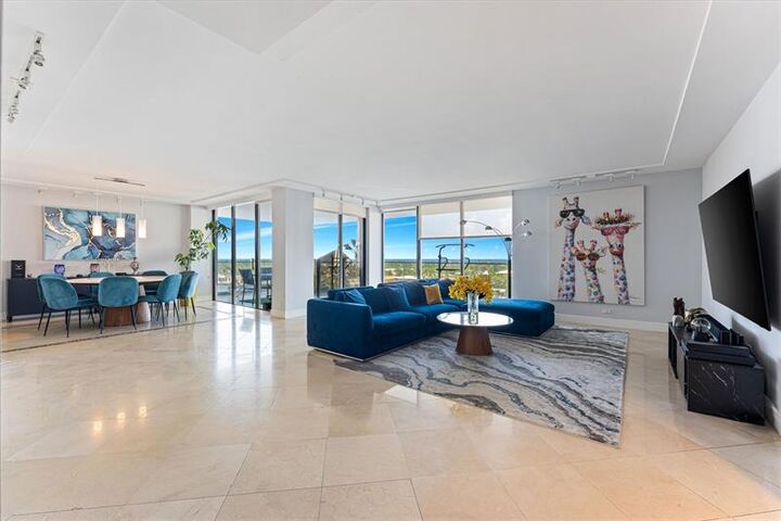 Property Photo: 19707 Turnberry Way 9J FL 33180