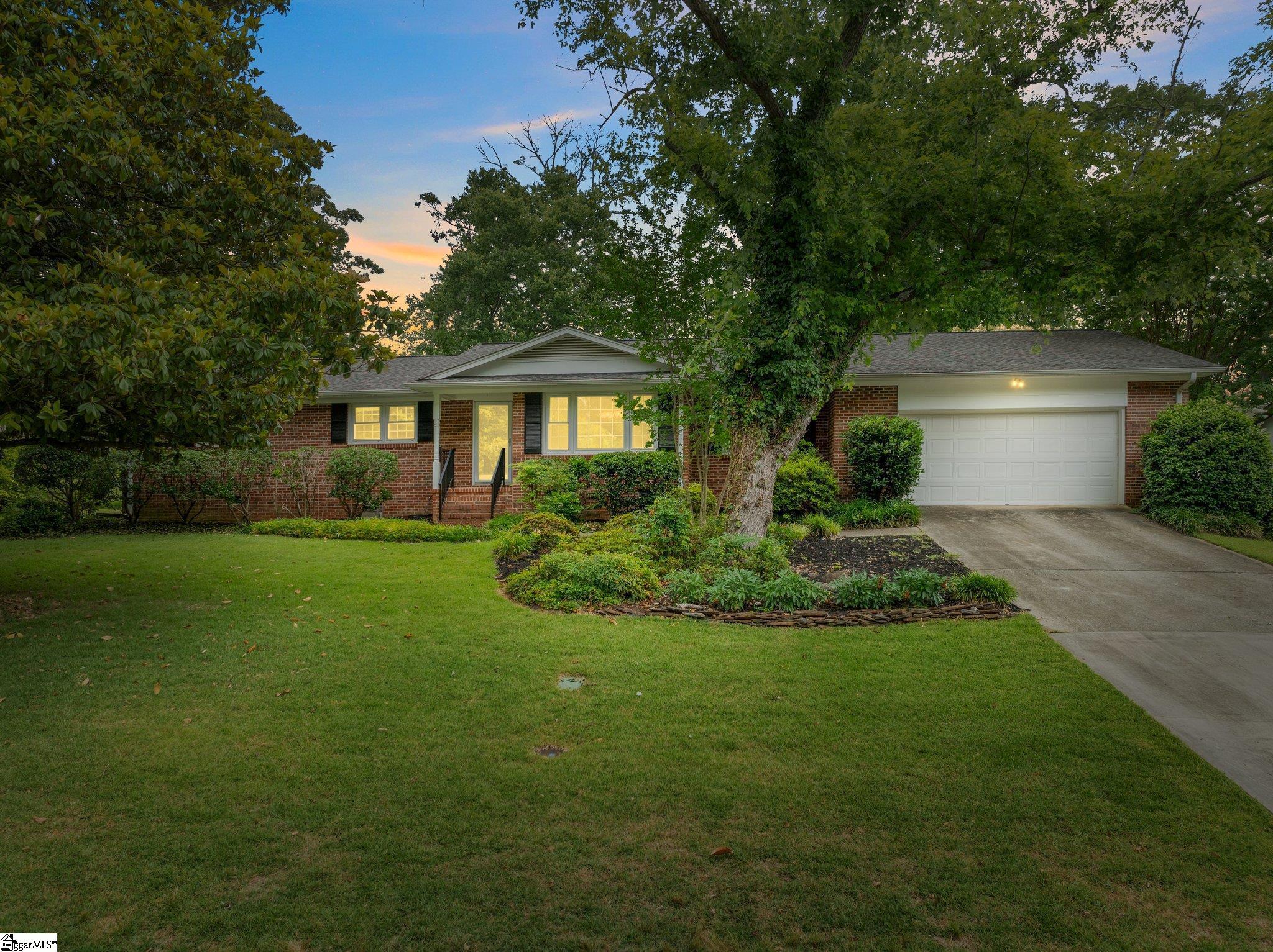 Property Photo: 211 Crepe Myrtle Court SC 29607
