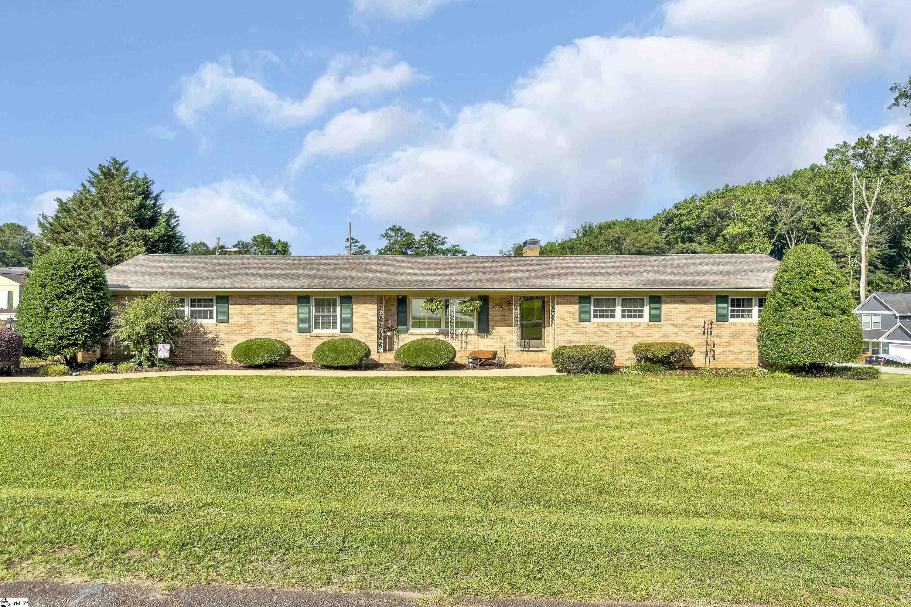 Property Photo: 135 James Avenue SC 29385