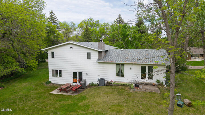 Property Photo: 1125 8th Avenue NW ND 58401