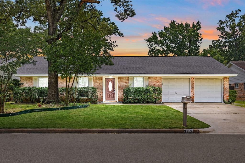 Property Photo: 2113 Timber Lane TX 77301