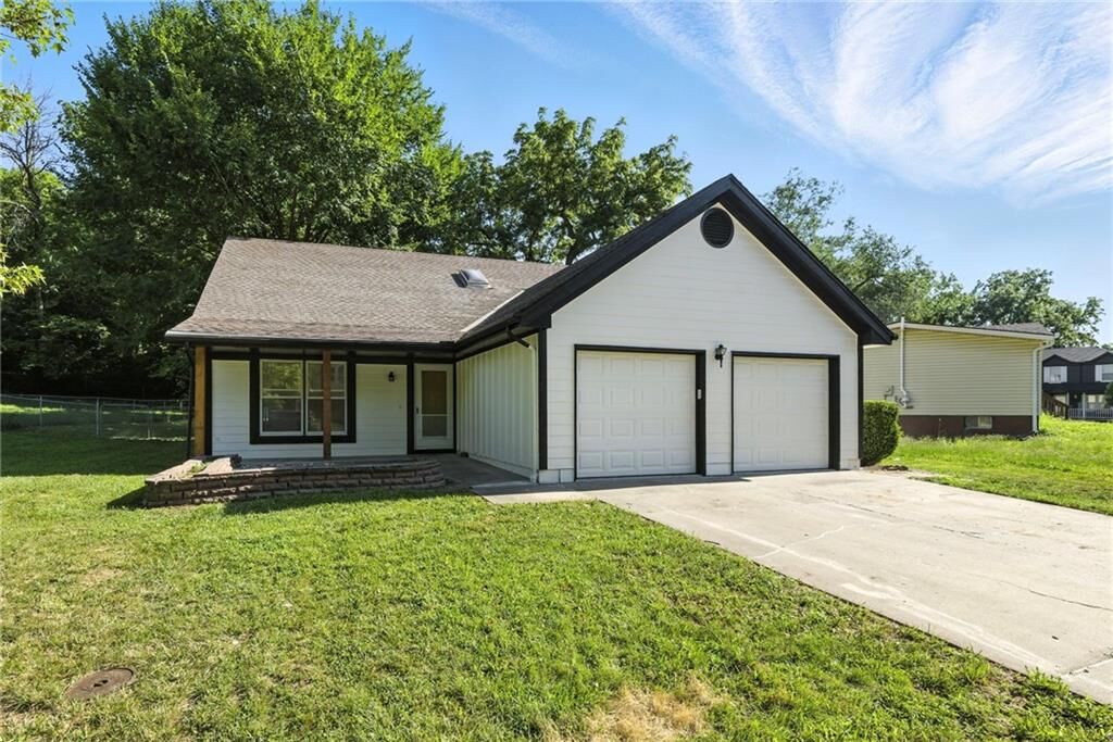 Property Photo:  5207 Countryside Lane  MO 64015 