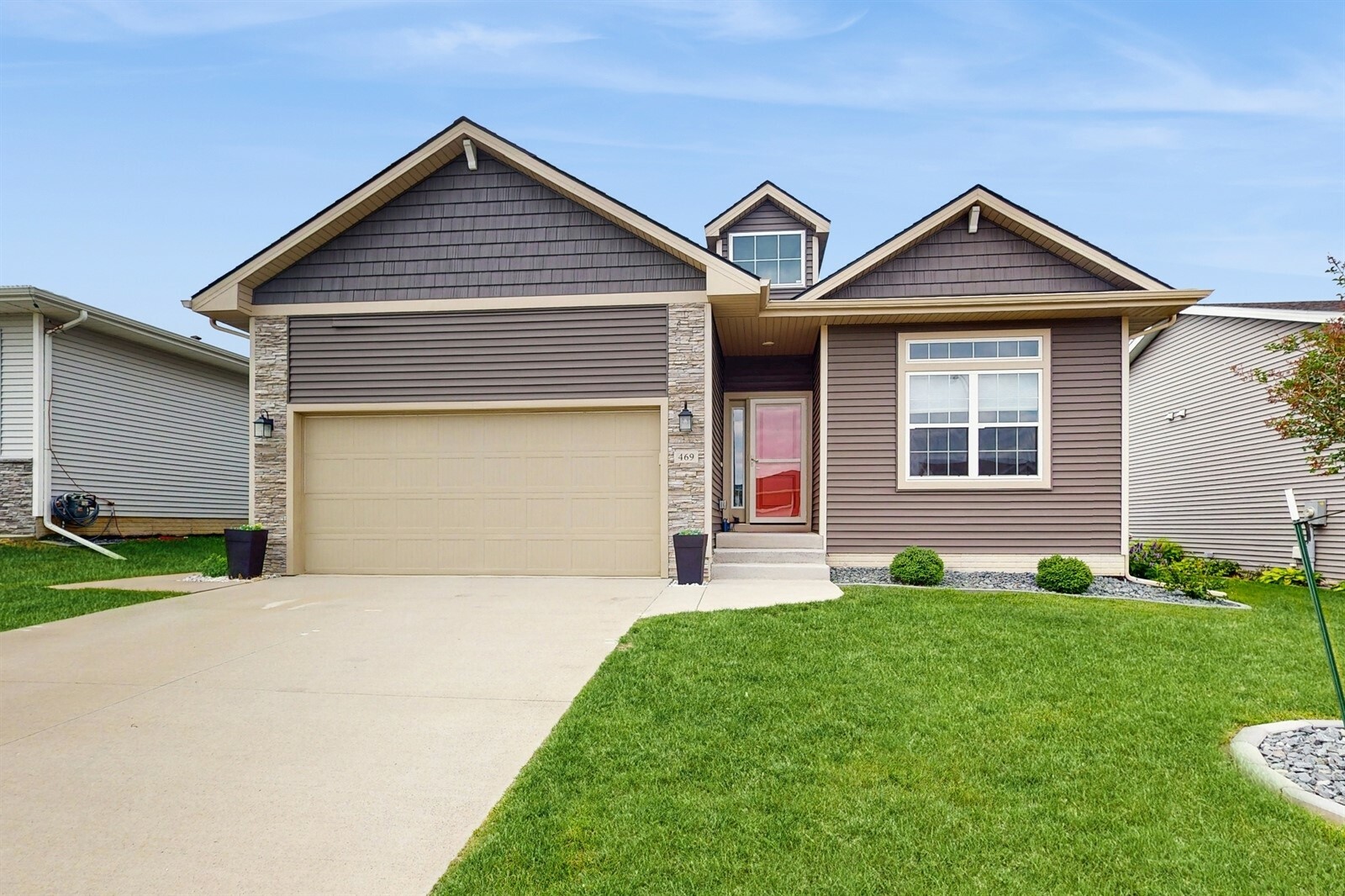 Property Photo:  469 SE Hollow Court  IA 50265 