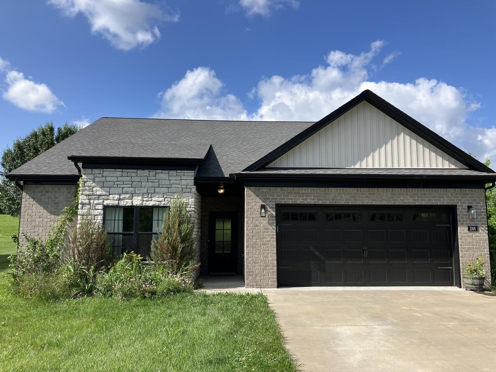 Property Photo:  244 Oak Ridge Drive  KY 40601 