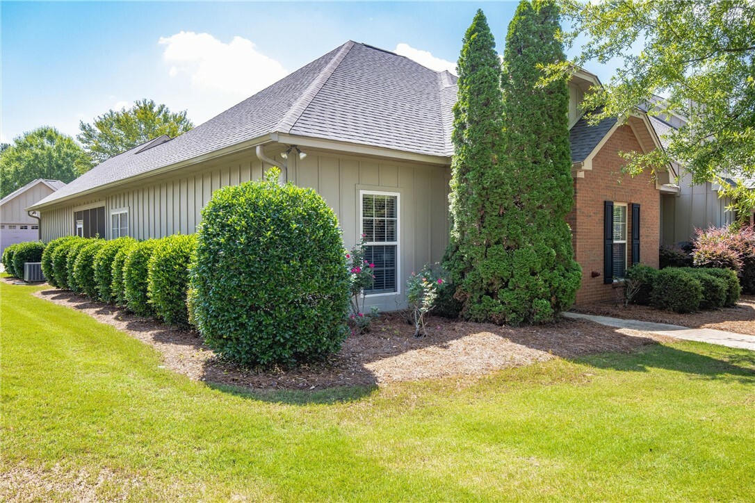 Property Photo: 1630 Academy Drive 402 AL 36830