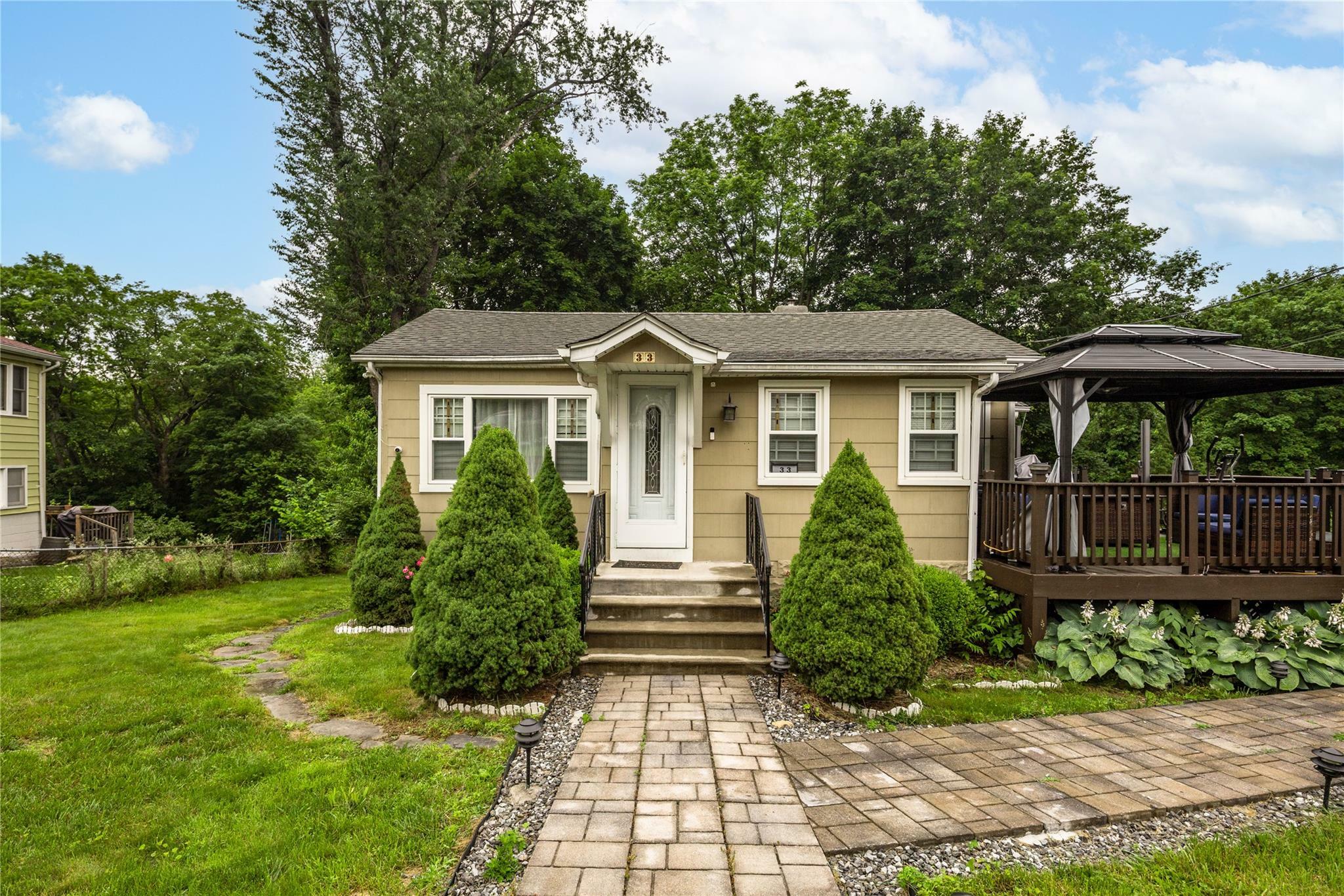 Property Photo: 33 Hollowbrook Court N NY 10567
