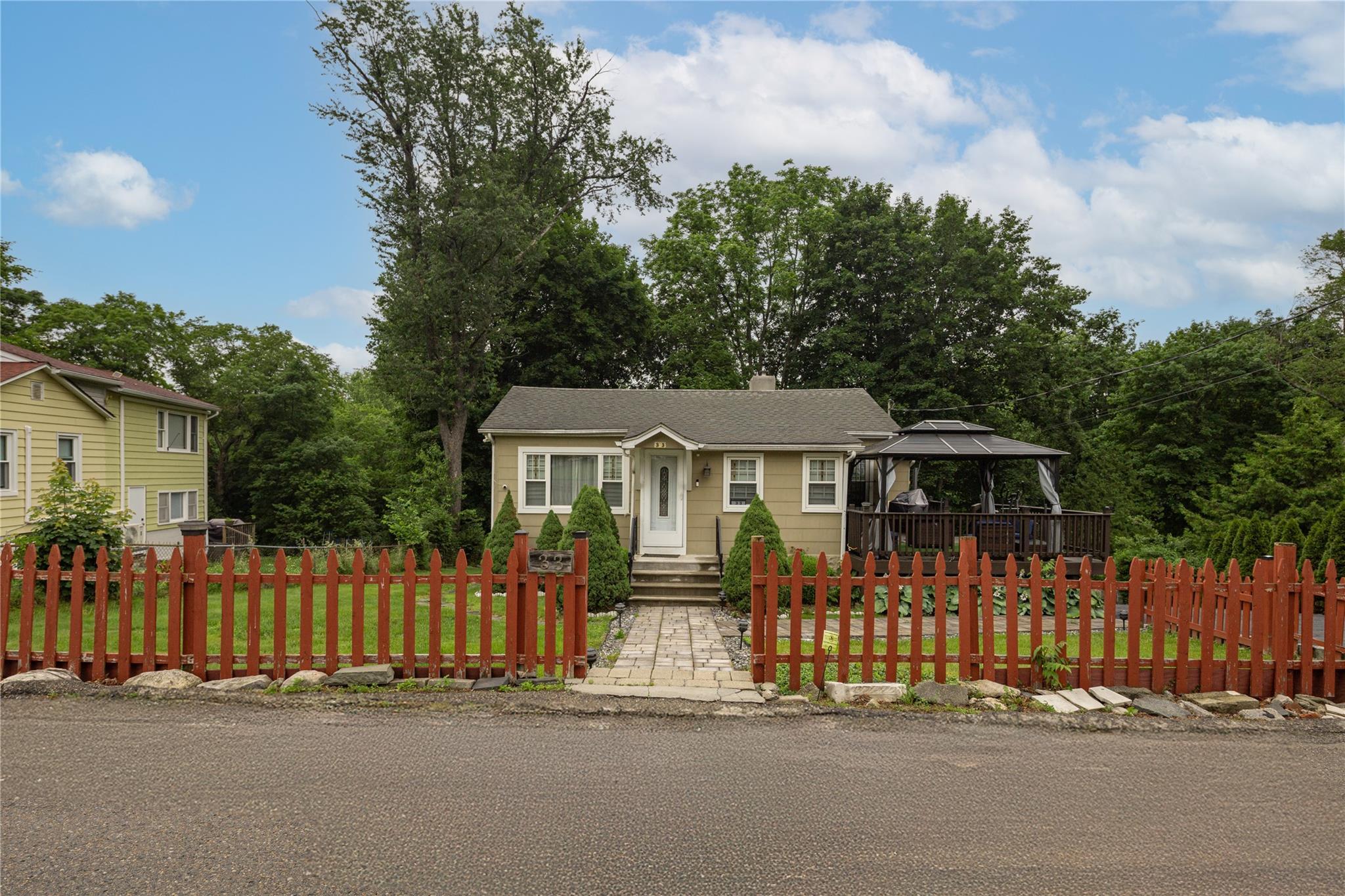 Property Photo:  33 Hollowbrook Court N  NY 10567 