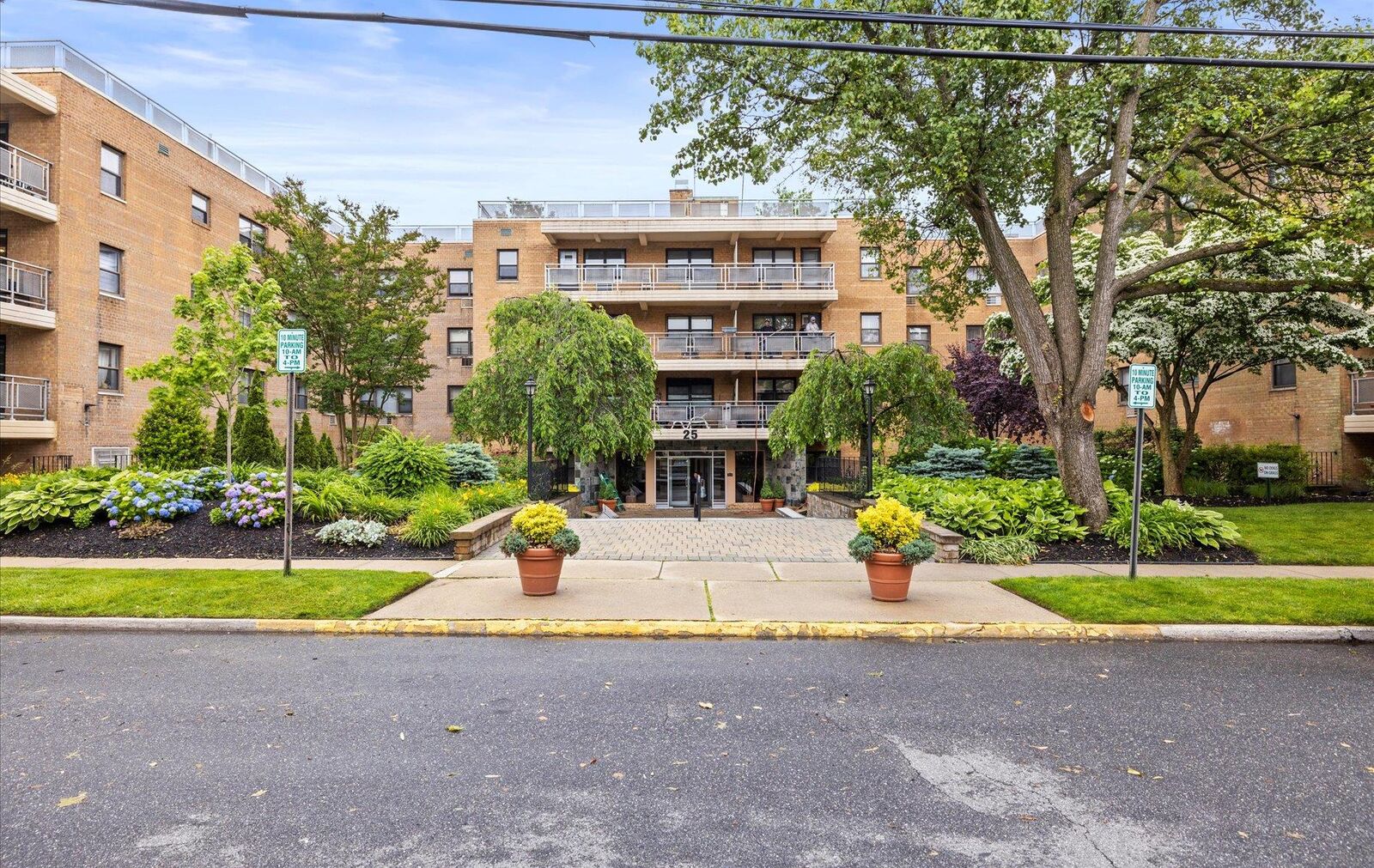 Property Photo:  25 Park Place 3K  NY 11021 