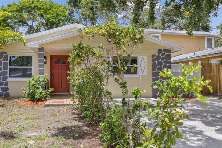 Property Photo: 5611 Burlington Avenue N FL 33710