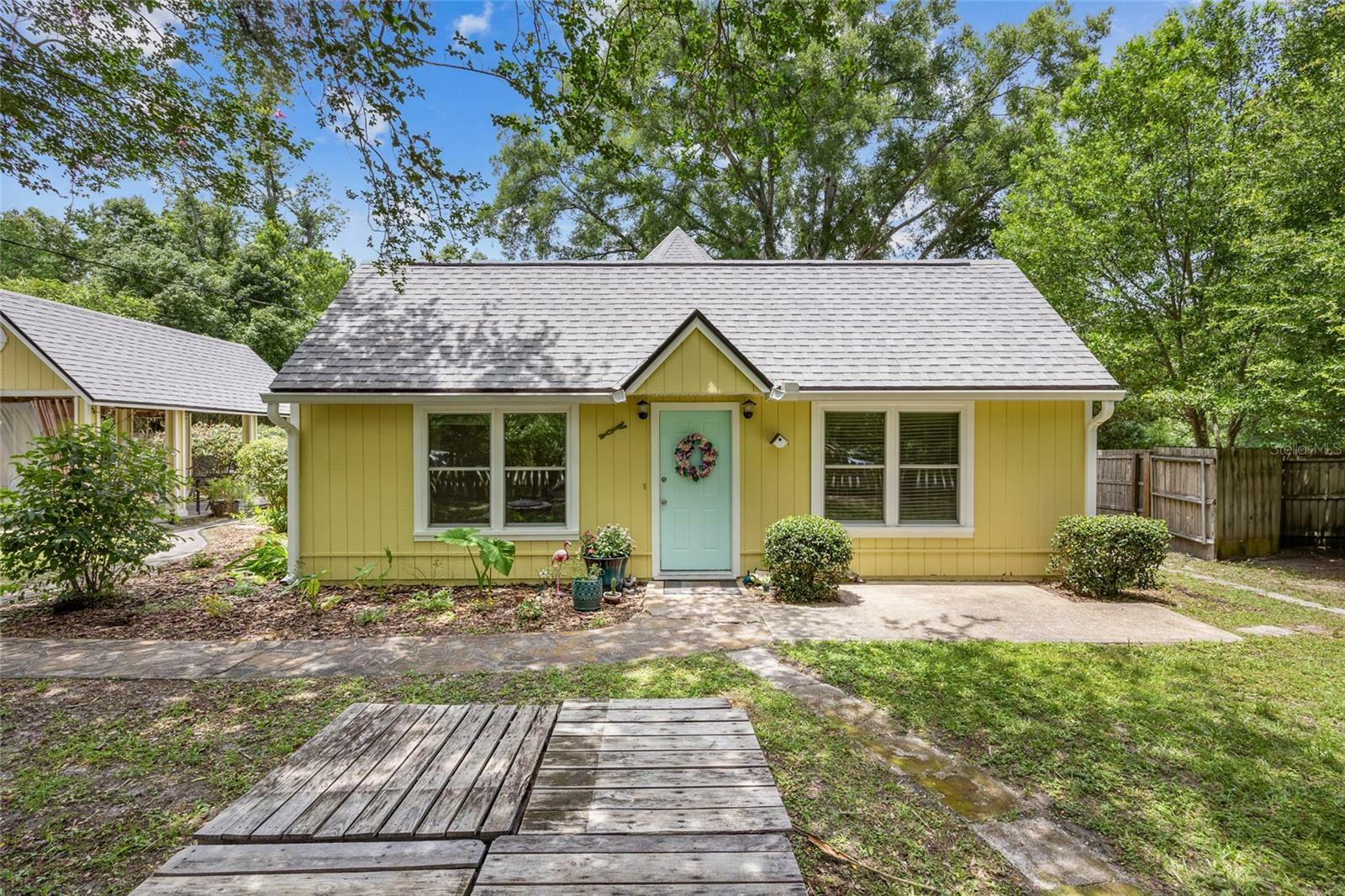 Property Photo: 16476 SW 137th Avenue FL 32618