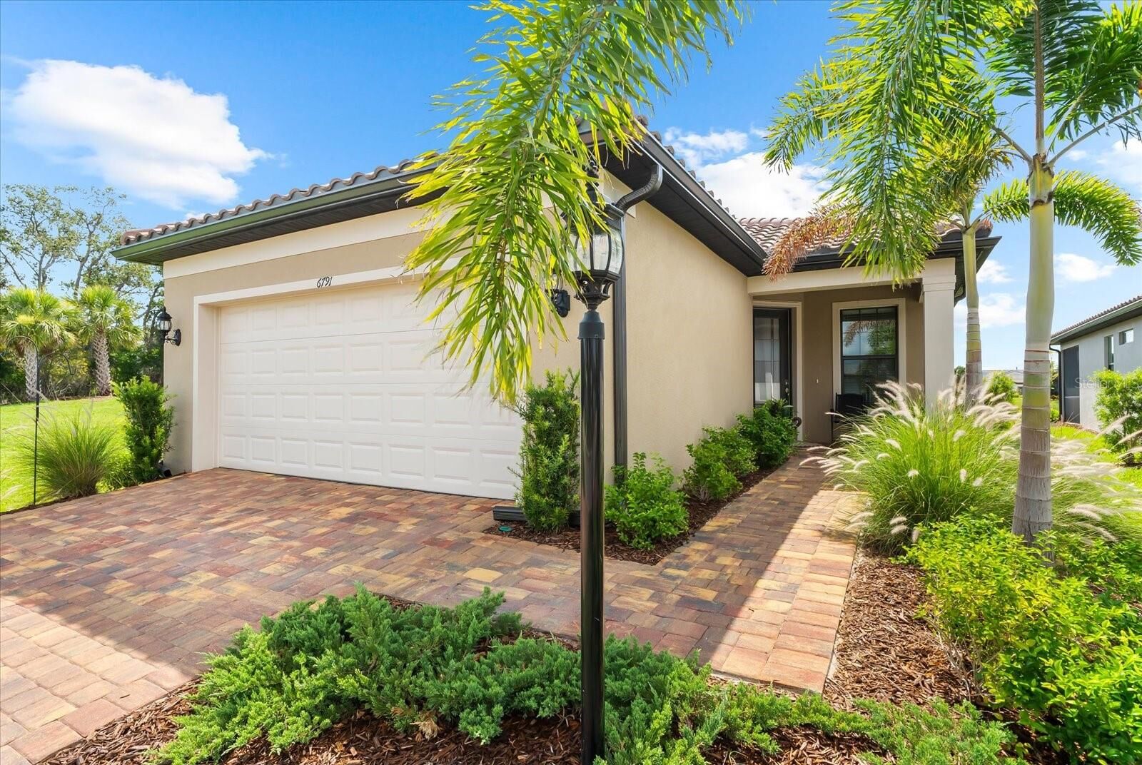 Property Photo:  6791 Alstead Circle  FL 34202