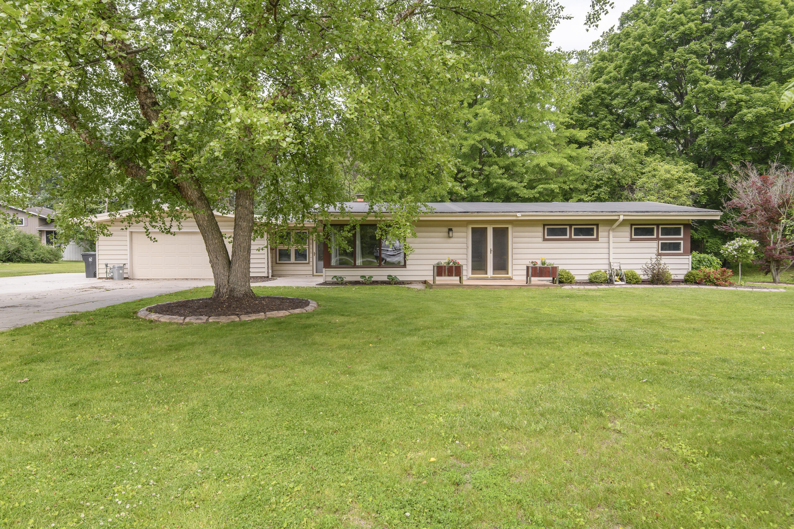 5601 S 115th St  Hales Corners WI 53130 photo