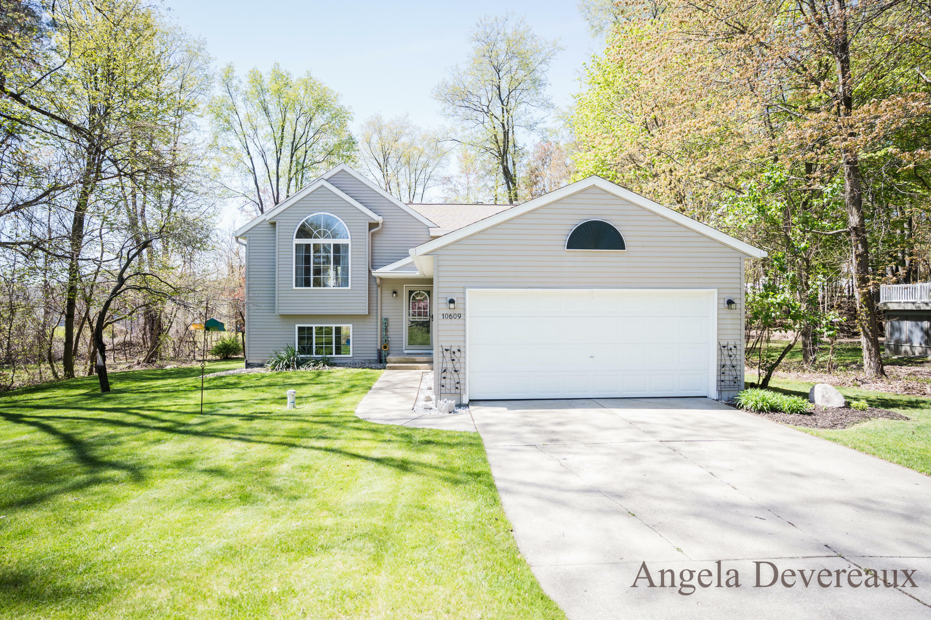 10609 Ridgewood Drive  Greenville MI 48838 photo