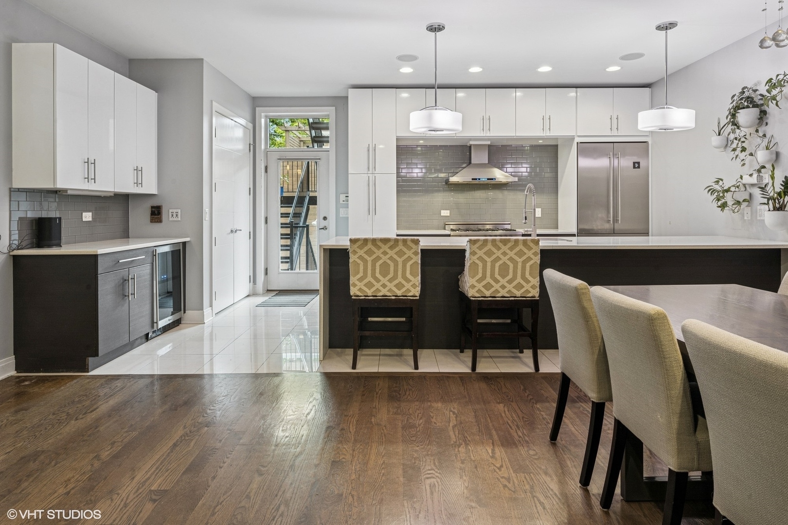 Property Photo: 1350 W Diversey Parkway 1 IL 60614