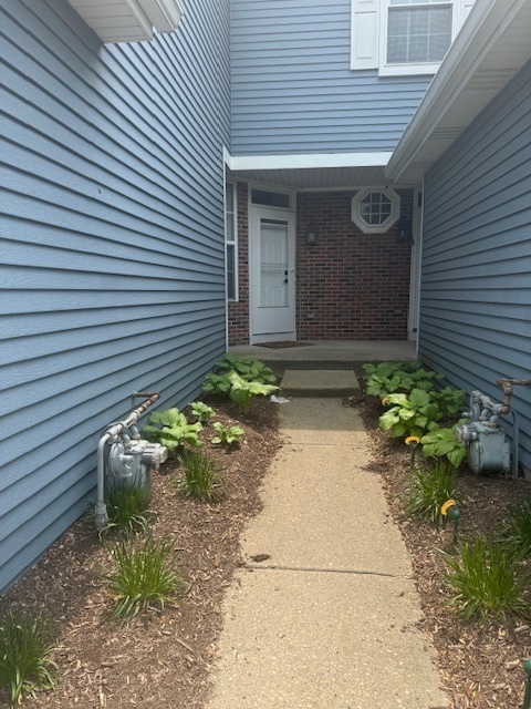 Property Photo: 5387 Elizabeth Place 1302 IL 60008