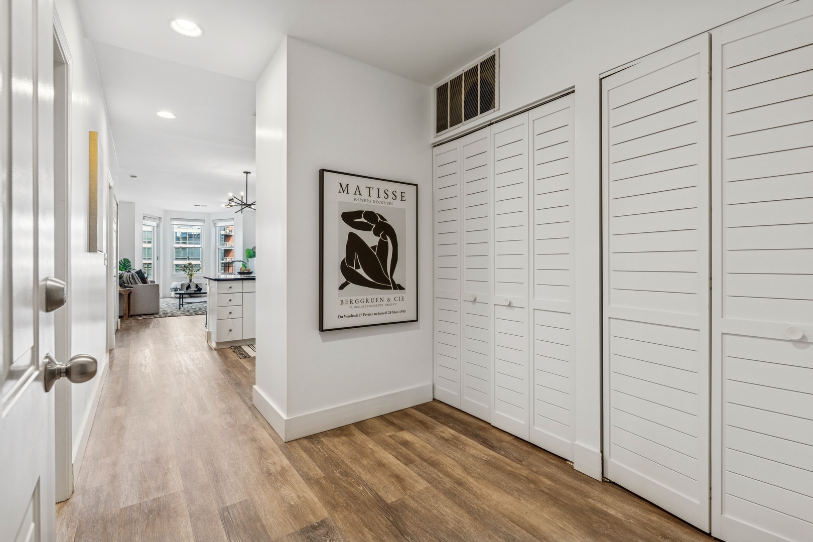 Property Photo: 520 N Halsted Street 505 IL 60642