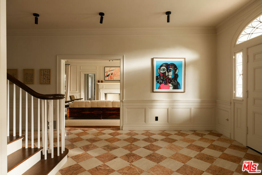 Property Photo:  324 S Rimpau Boulevard  CA 90020 