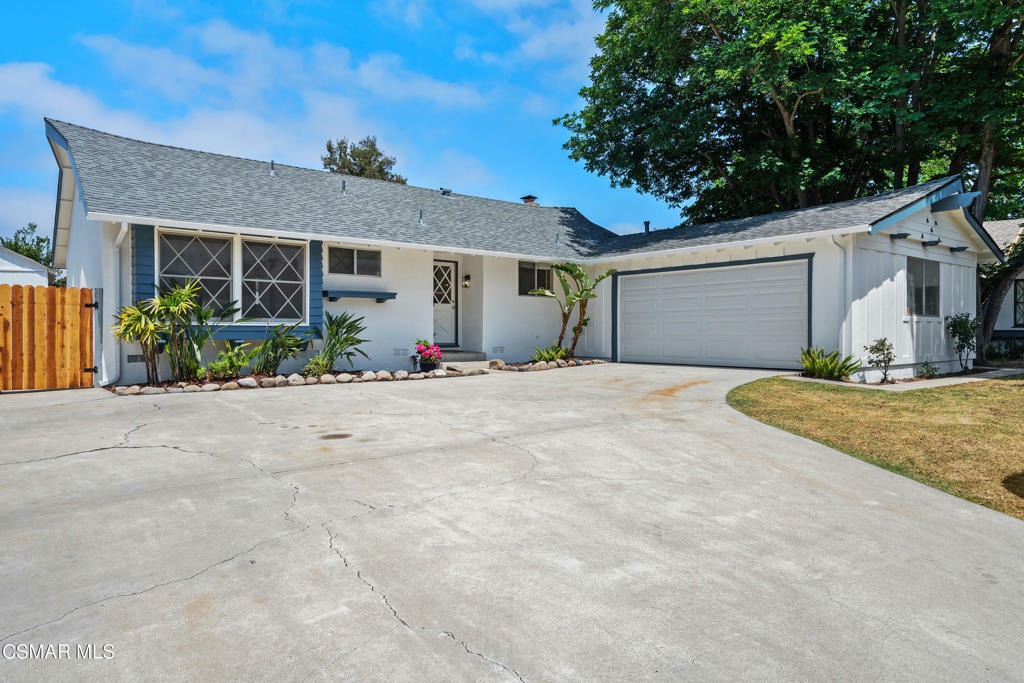 Property Photo: 951 Tapies Court CA 91320