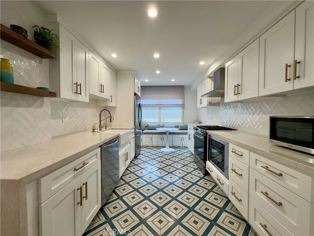 Property Photo: 5533 Edward E Horton Lane 3 CA 91316
