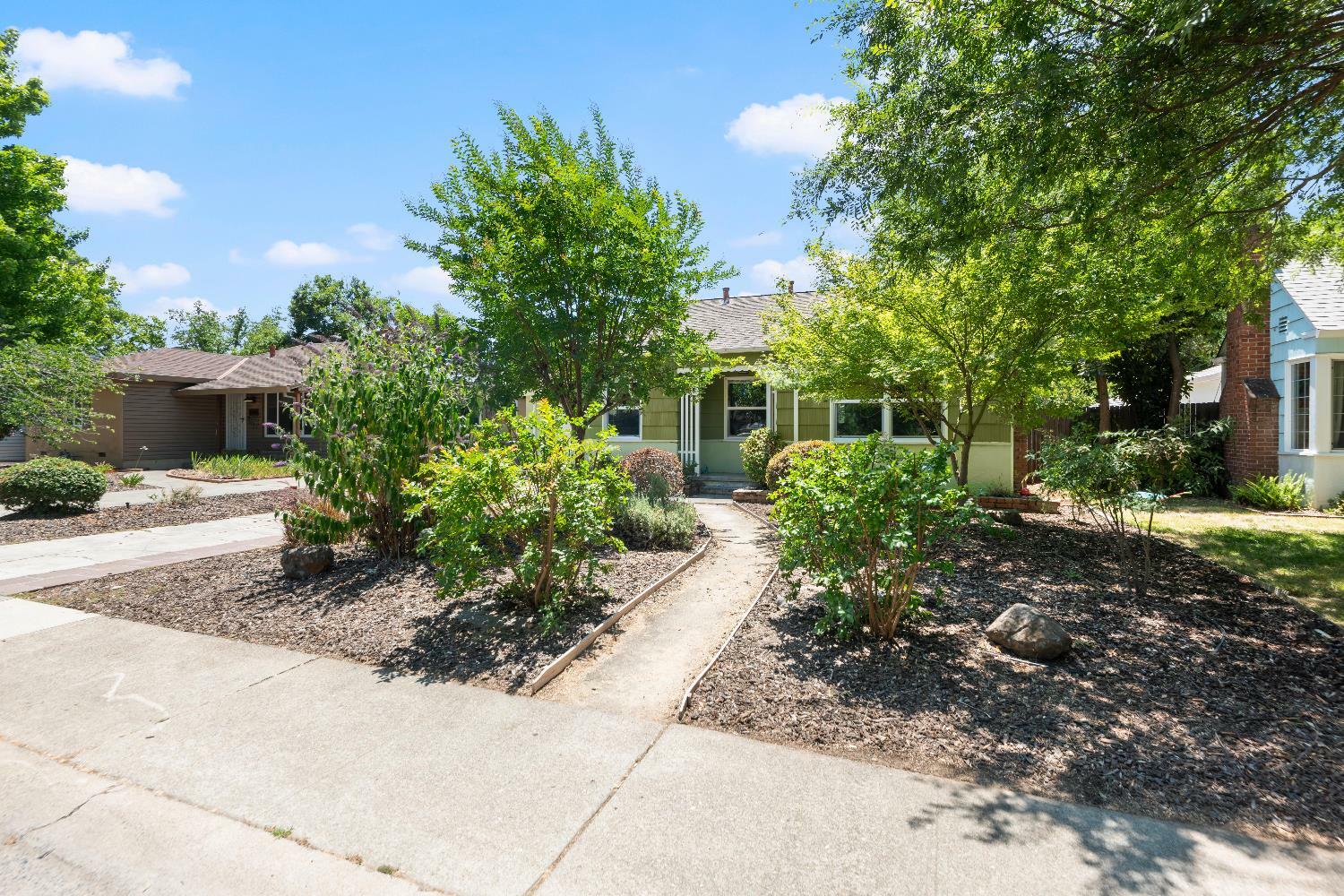Property Photo:  5714 7th Avenue  CA 95820 