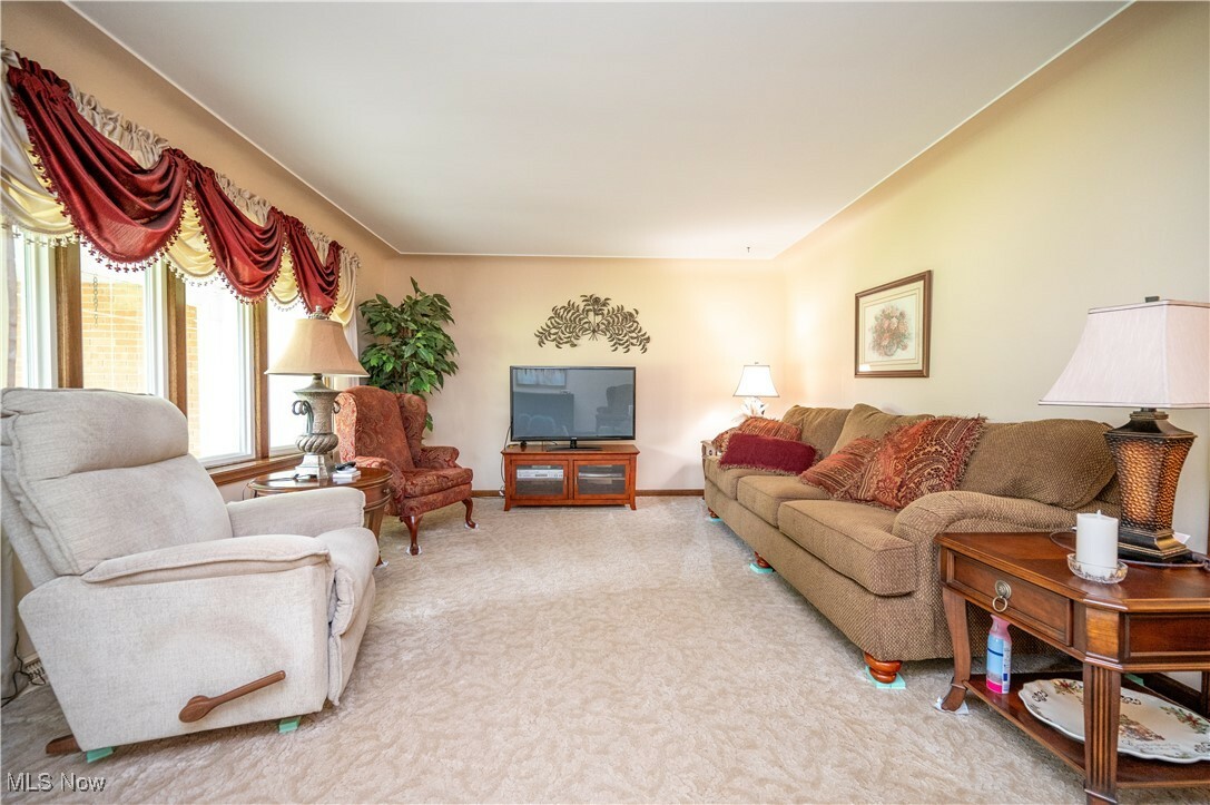 Property Photo: 6685 Elwood Street OH 44515