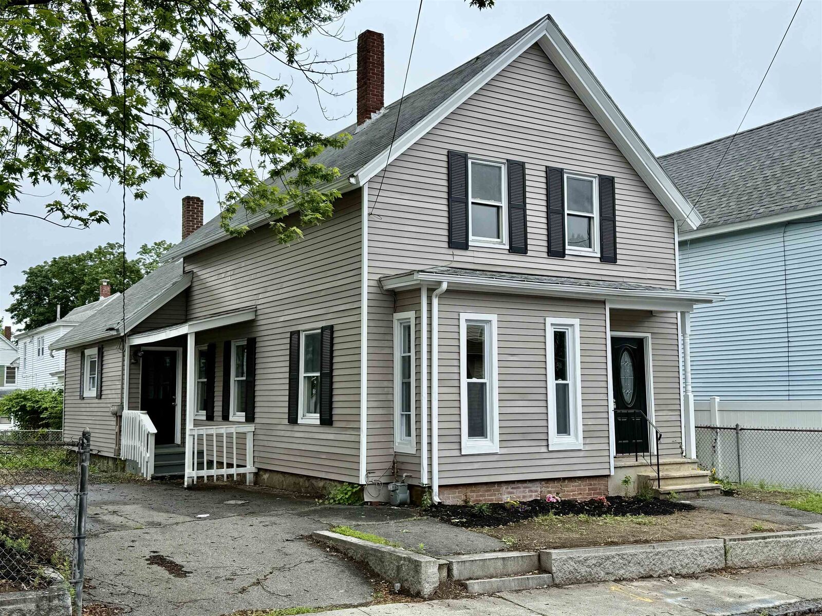 Property Photo:  32 Hanover Street  NH 03060 