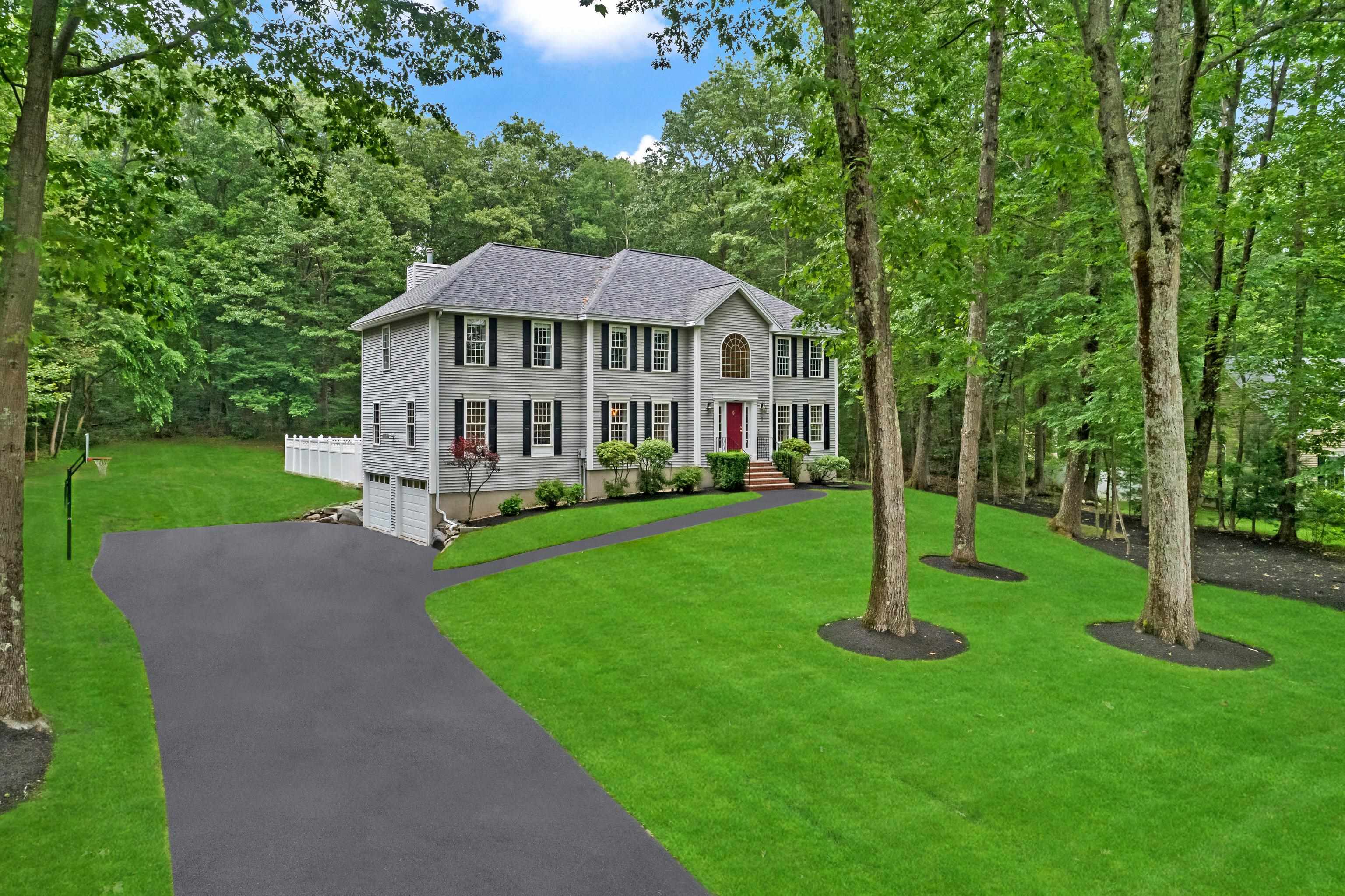 Property Photo: 7 Wesley Lane NH 03079