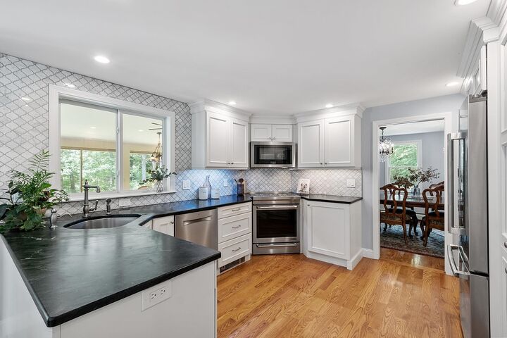 Property Photo: 10 Buttonwood Drive NH 03049