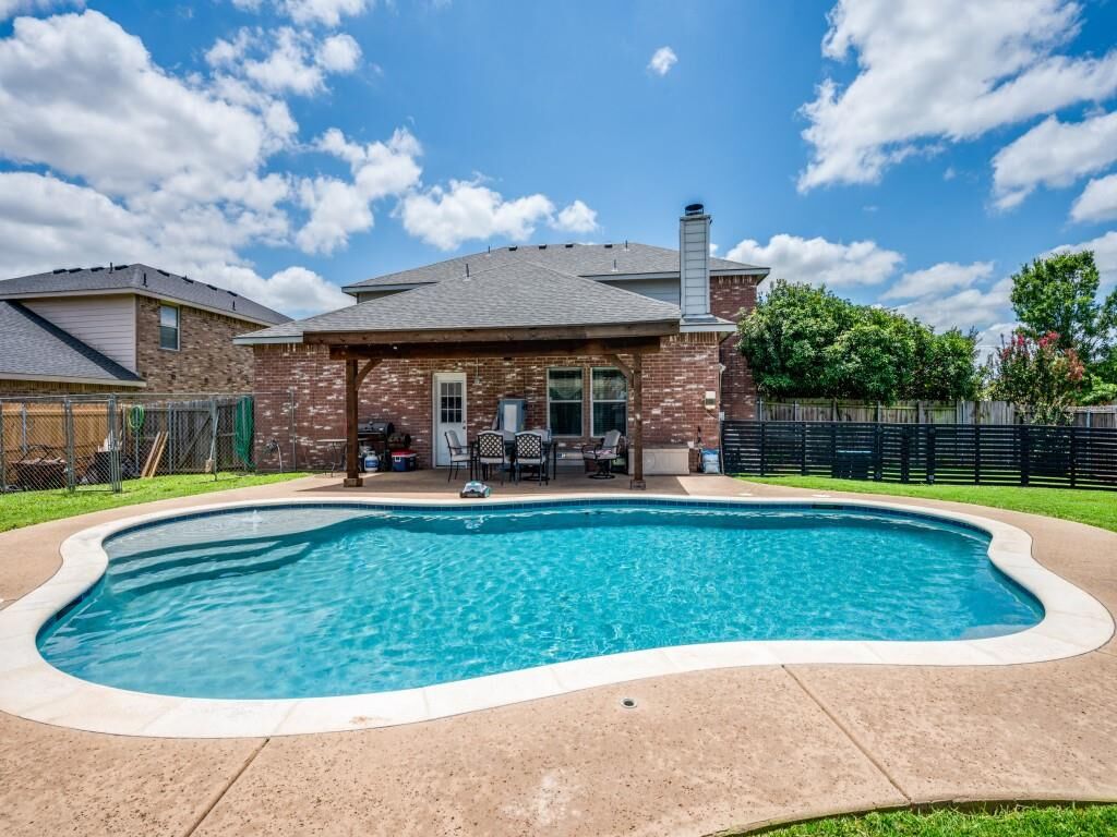 Property Photo: 801 Keel Line Drive TX 76036