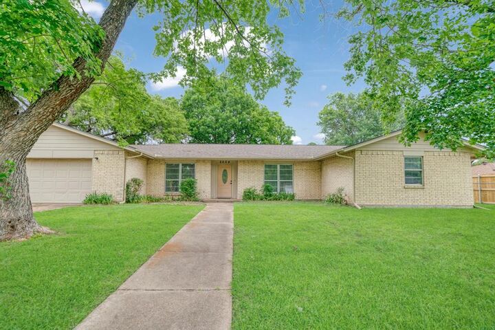 Property Photo:  2004 Blue Bird Circle  TX 75418 