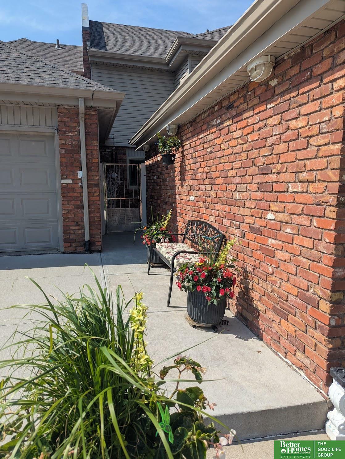 Property Photo: 11819 Mason Plaza NE 68154