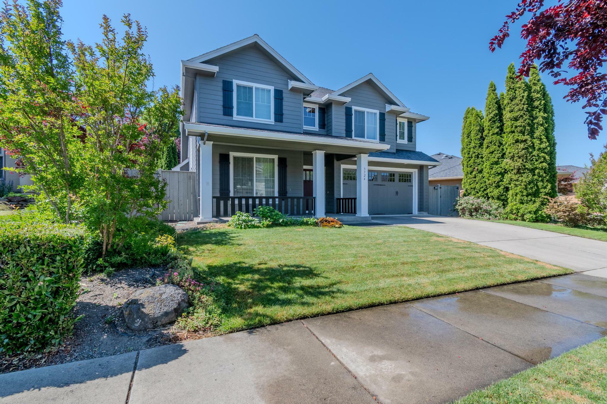 Property Photo: 3724 Sherwood Park Drive OR 97504
