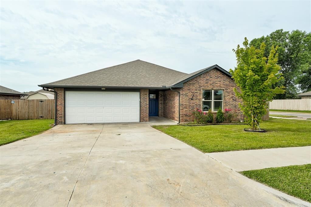 Property Photo:  11116 SW 37th Street  OK 73064 