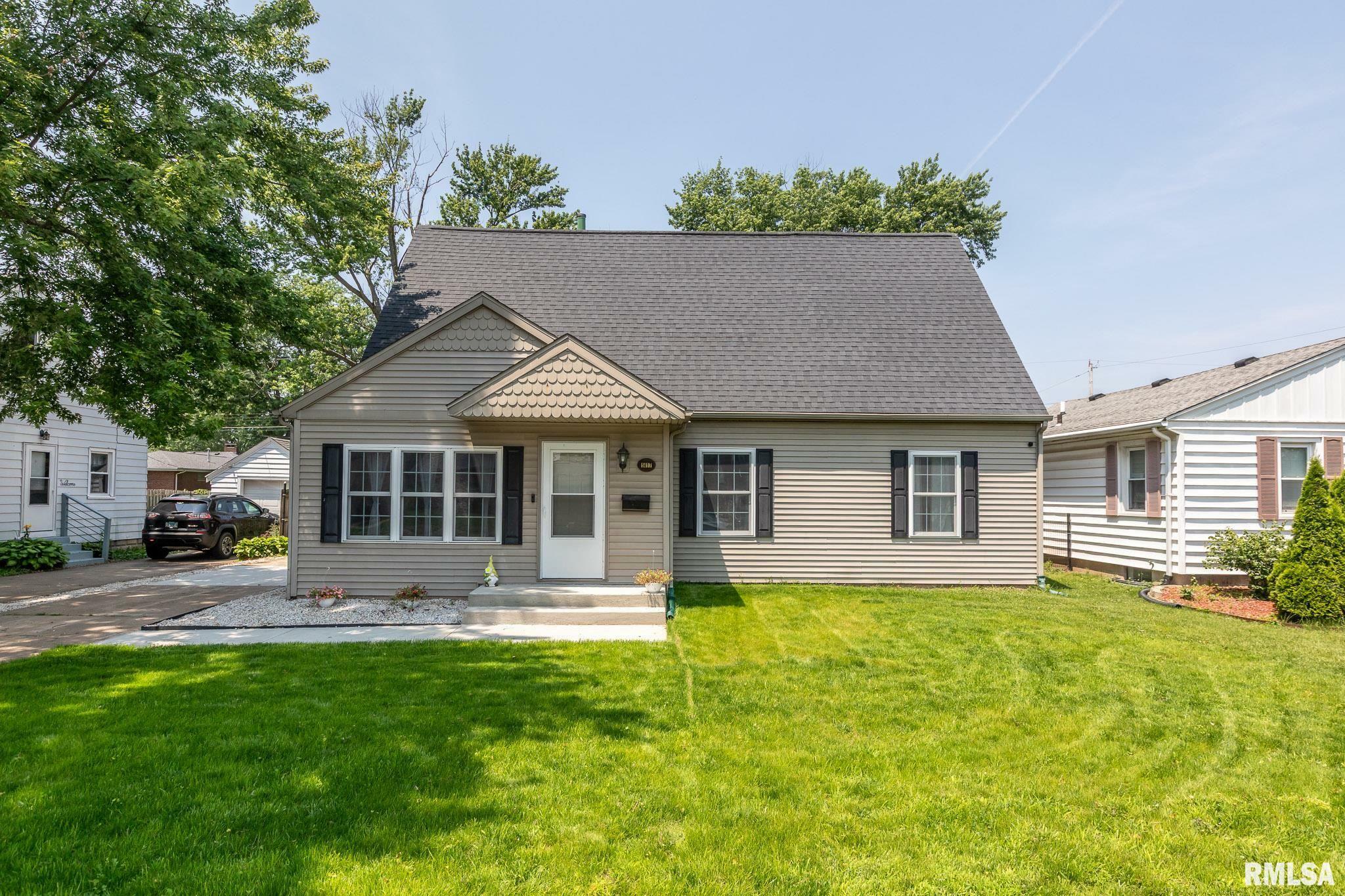 Property Photo:  1417 N 5th Street  IL 61554 