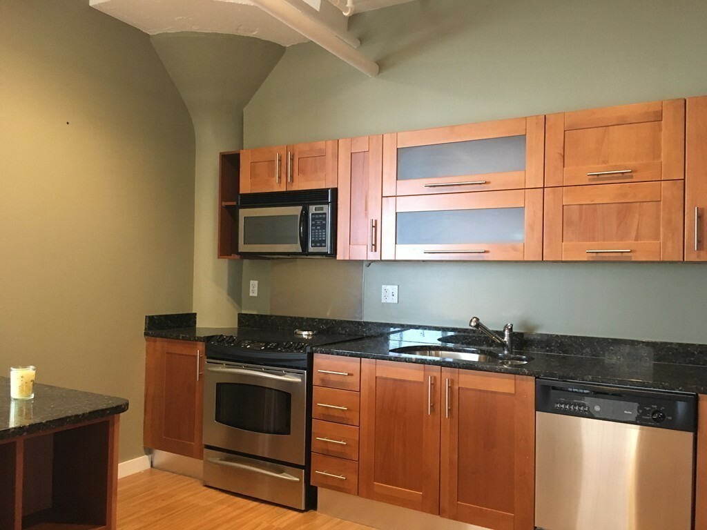 Property Photo: 210 South St 7- 5 MA 02111