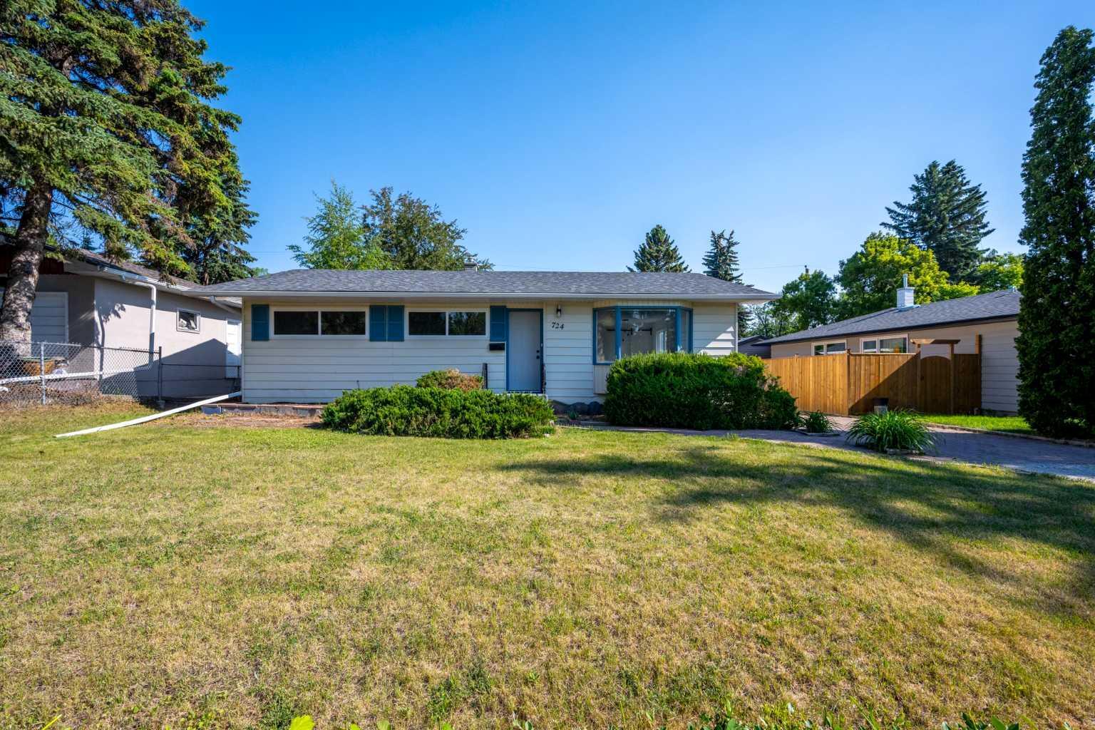 Property Photo: 724 80 Avenue SW AB T2V 0V1