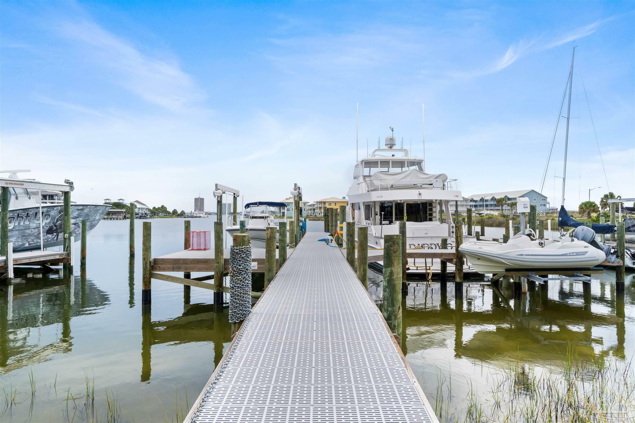 Property Photo: 5 Sabine Dr FL 32561