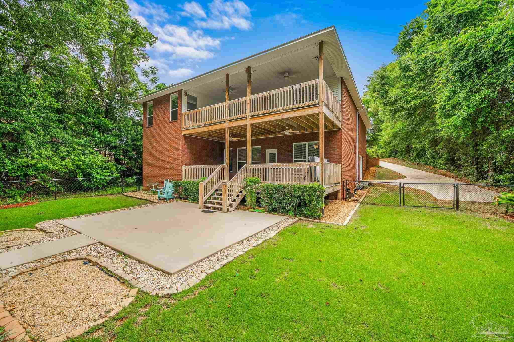 Property Photo: 4610 Peacock Dr FL 32504