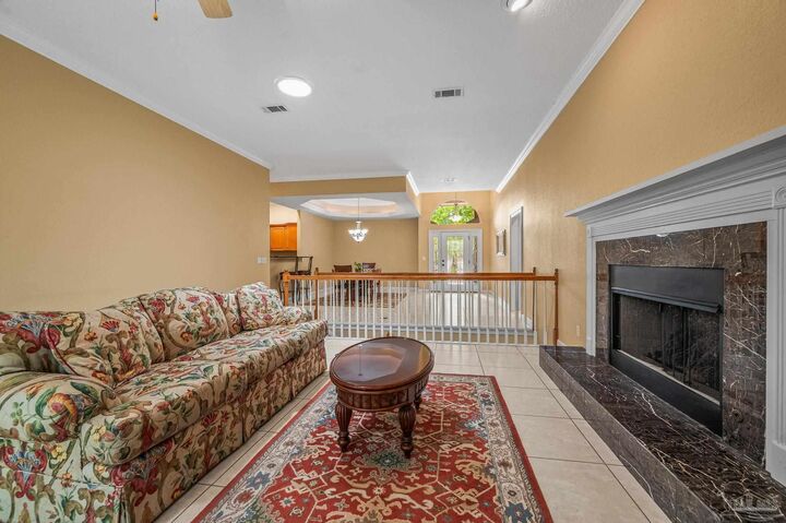 Property Photo: 4610 Peacock Dr FL 32504
